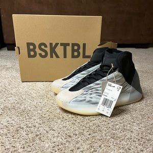 Yeezy Basketball sneaker